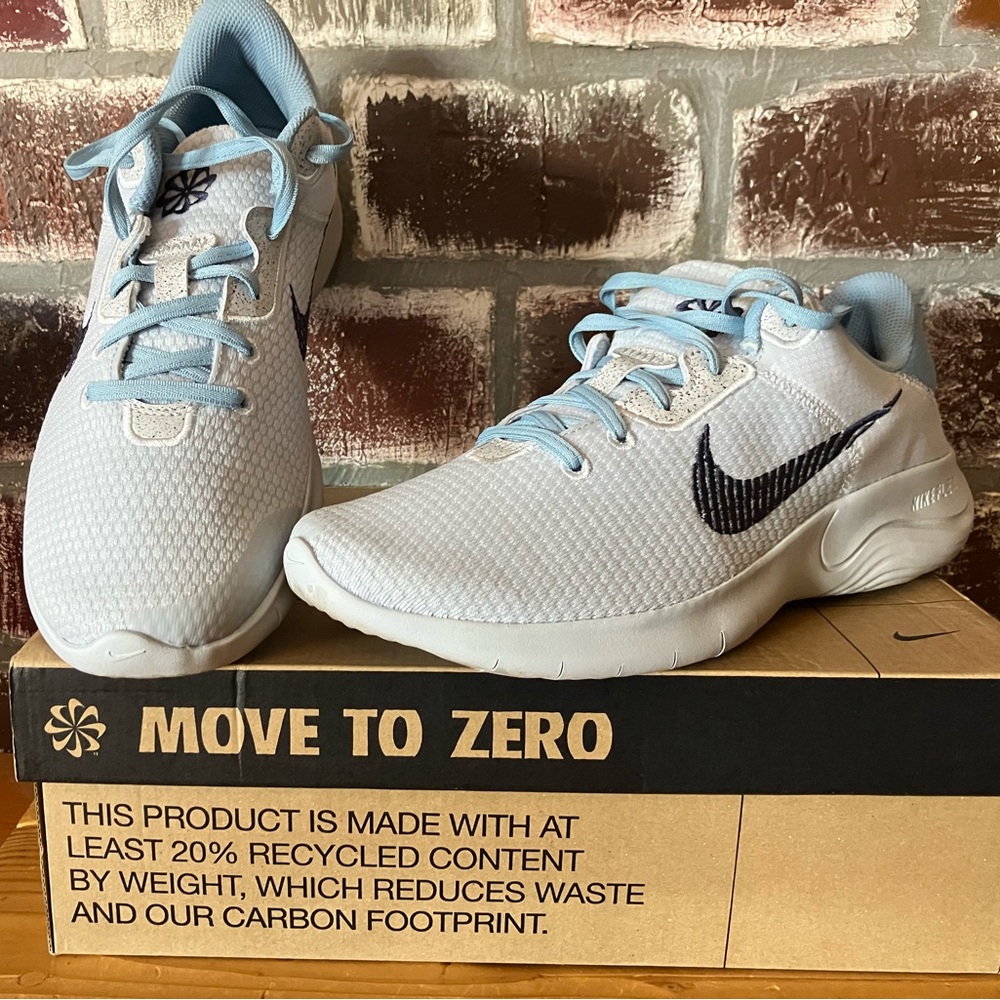 NIKE FLEX EXPERIENCE RN 11, Mens sz 10.5